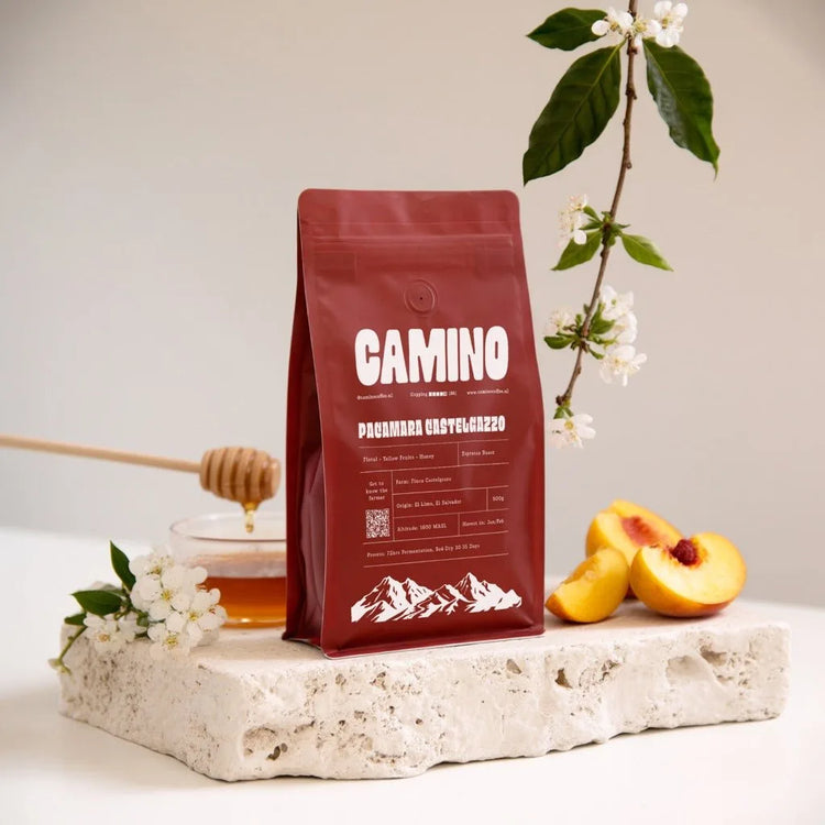 Pacamara Castelgazzo coffee bag with coffee blossom, honey and peach showing floral yellow fruit tasting notes
